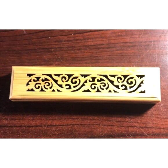 Beautiful Bamboo Carved Box - Magnetic Closure - Picture 3 of 4
